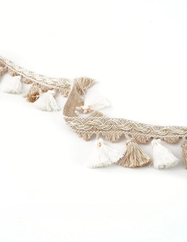 chwosty-na-tasmie-matowe-75-mm-ecru-szaro-bezowy-km15101 (2).jpg