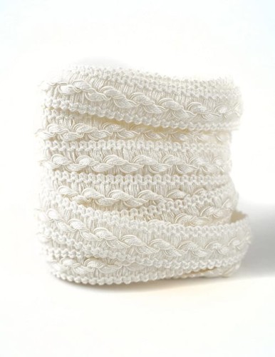 tasma-ozdobna-matowa-szer-20-mm-ecru-km14201 (2).jpg