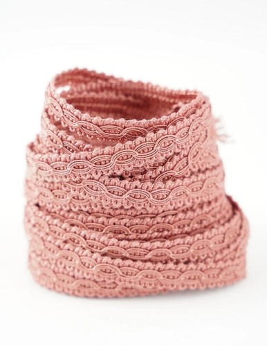 tasma-ozdobna-matowa-szer-12-mm-pudrowy-roz-km14109 (2).jpg